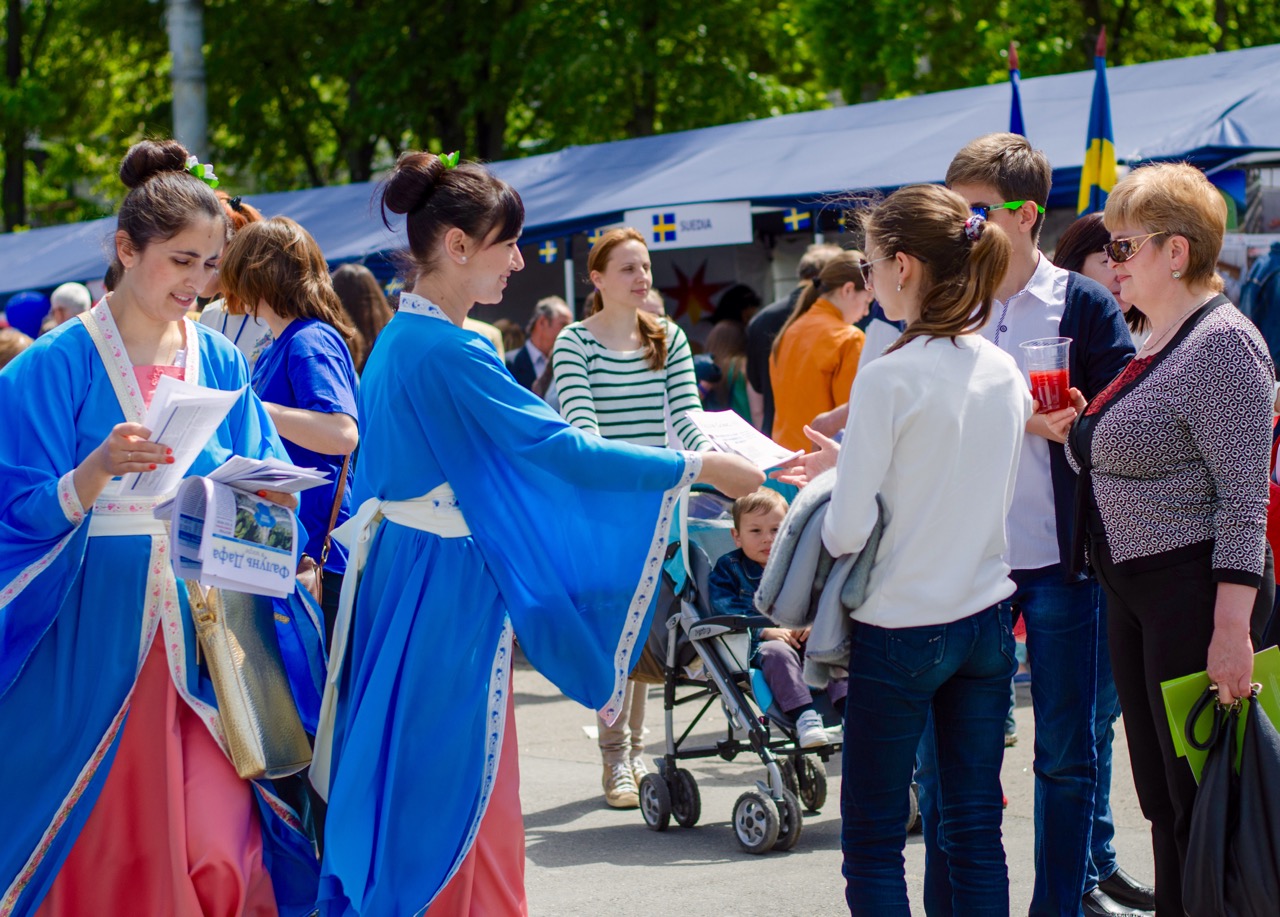 Image for article ​Celebrando el Día Mundial de Falun Dafa en Moldova (Fotos)