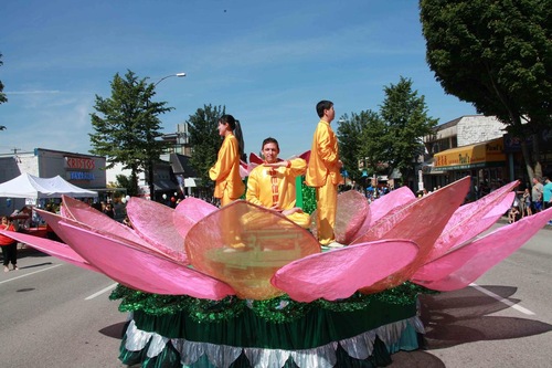 Image for article Vancouver, Canadá: Participación de Falun Dafa en desfile es un símbolo de la libertad de creencia