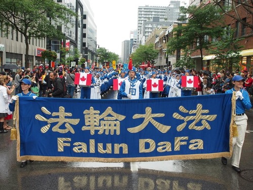 Image for article ​Practicantes de Falun Gong al frente del desfile en Montreal, Canadá (Fotos)