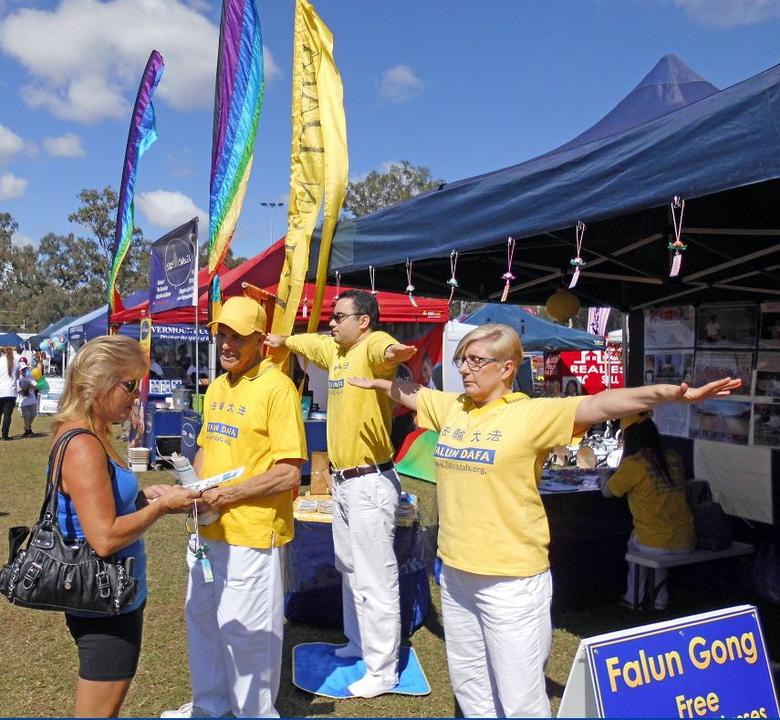 Image for article Costa Dorada, Australia: Falun Gong destacado en la Feria de los Leones de Ormeau 