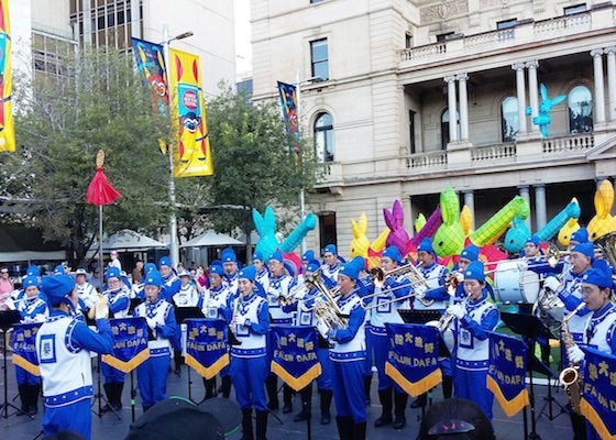 Image for article Sídney: Divine Land Marching Band actúa en la celebración del año nuevo chino
