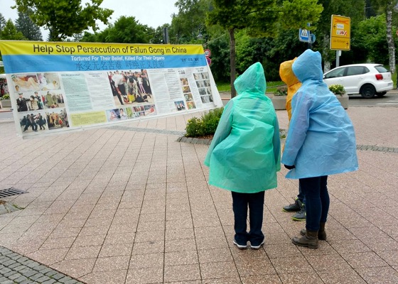 Image for article Turistas chinos en Alemania: Lleven a Jiang Zemin a la justicia