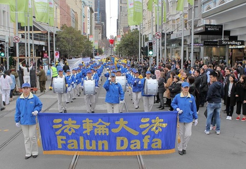 Image for article Melbourne, Australia: Gran marcha demuestra la belleza de Falun Dafa y pide un fin a la persecución en China