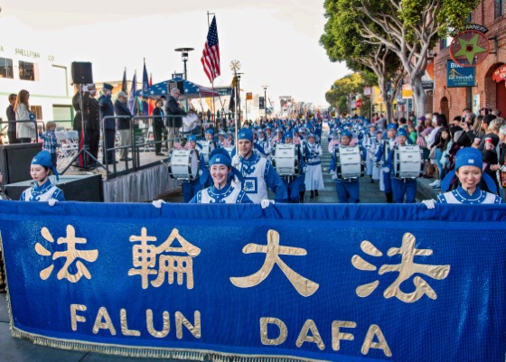 Image for article El Desfile del Día de los Veteranos en San Francisco: la Banda Marchante Tian Guo fue muy ponderada por el maestro de ceremonias