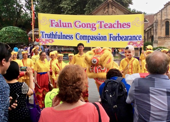 Image for article Sídney, Australia: Los practicantes de Falun Gong actúan en la celebración del Año Nuevo Chino