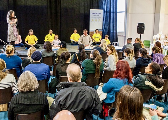 Image for article Suecia: Falun Dafa es muy apreciado en la Exposición 'Harmoni'