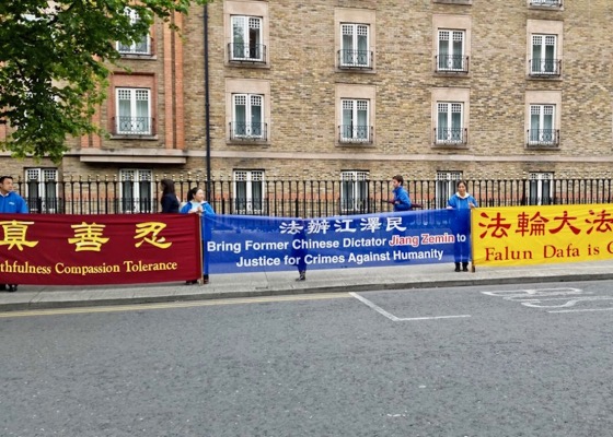Image for article Protesta de los practicantes de Falun Gong en Irlanda por la visita de un secretario provincial del PCCh