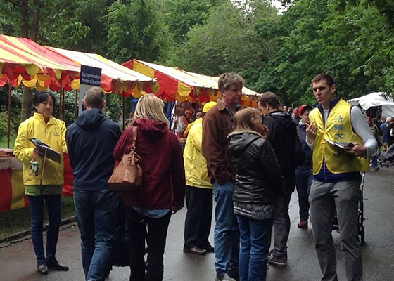 Image for article Escocia: presentando Falun Gong en el Festival de Glasgow