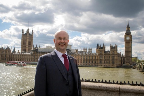 Image for article Miembro del Parlamento Británico propone moción contra Sustracción Forzada de Órganos 