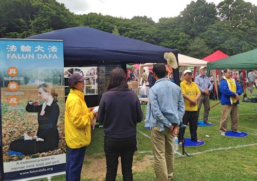 Image for article Introduciendo Falun Gong en el Festival de East Finchley en Londres