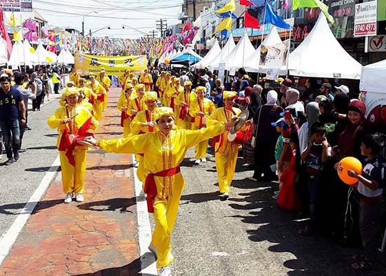 Image for article Sídney, Australia:  Falun Dafa es bienvenido en el Festival de Haldon Street