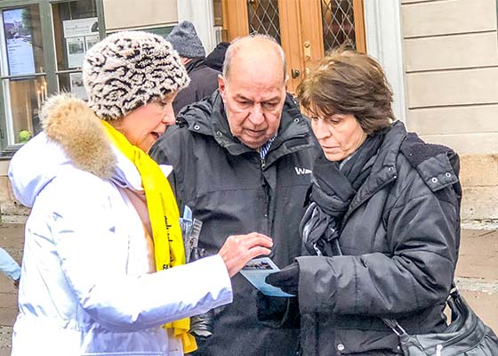 Image for article Suecia: Practicantes de Estocolmo exponen la persecución a Falun Gong
