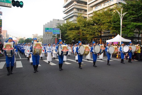 Image for article Taiwán: La Banda Marchante Tian Guo se presenta en el Desfile del Festival Internacional de Bandas