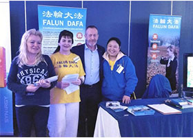 Image for article Irlanda: Presentando Falun Gong en la ‘Balance Expo’ en Killarney