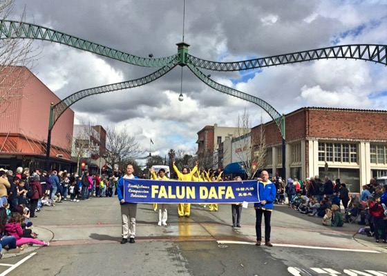 Image for article Ciudad de Marysville, California: Festival tradicional de la Fiebre del Oro invita a Falun Dafa