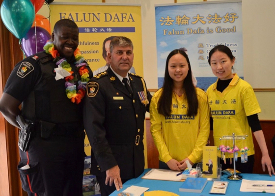 Image for article Ontario, Canadá: Falun Gong es recibida calurosamente en el evento de la Policía Regional de York