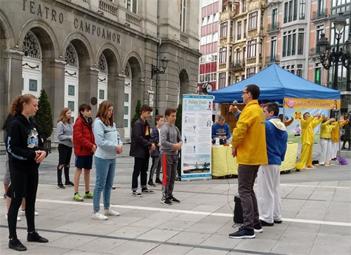 Image for article España: La histórica ciudad de Oviedo acoge a Falun Dafa