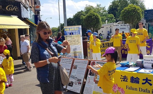 Image for article Irlanda: Marcha y reunión de Falun Dafa en Dublín conmemoran el 19.º año de esfuerzos pacíficos para detener la persecución en China