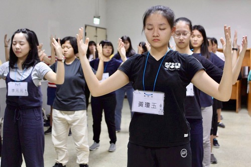 Image for article Taiwán: Campamento de verano da a conocer Falun Dafa a los jóvenes en la Universidad Nacional Chung Hsing