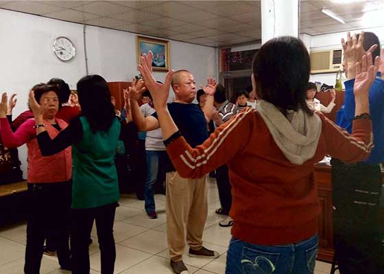 Image for article Taichung, Taiwán: Nuevos practicantes se benefician de las Conferencias de Falun Dafa