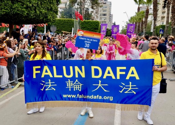 Image for article ​Turquía: Falun Dafa despierta gran interés durante el Festival Internacional del Azahar de Adana
