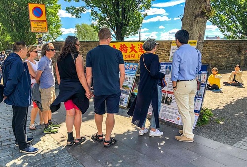 Image for article Estocolmo, Suecia: Presentación de Falun Dafa en el Festival del Verano