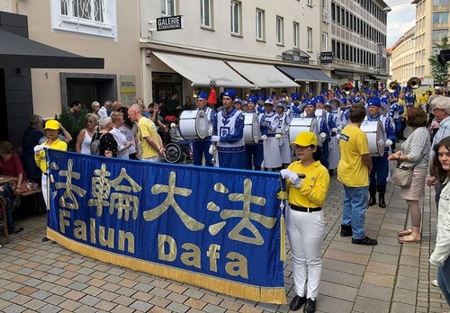 Image for article ​Alemania: La Banda Marchante Tian Guo recibe una cálida bienvenida en el Carnaval Cultural