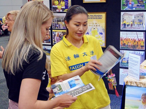 Image for article ​Australia: Falun Dafa inspira a los visitantes de una exposición de salud a abrazar Verdad, Benevolencia y Tolerancia