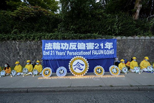 Image for article Canadá: Los practicantes de Falun Dafa en Vancouver se reúnen fuera del consulado chino para conmemorar los 21 años de persecución
