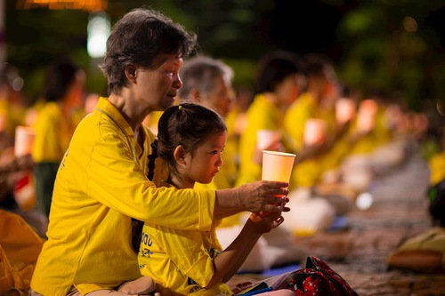 Image for article Taiwán: funcionarios asisten a vigilia en Taipéi para conmemorar a practicantes fallecidos durante 21 años de persecución