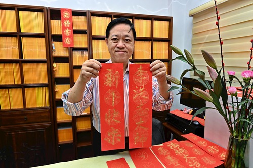 Image for article ​Hong Kong: Exconcejal escribe un poema para desear un Feliz Año Nuevo Chino al Maestro Li Hongzhi