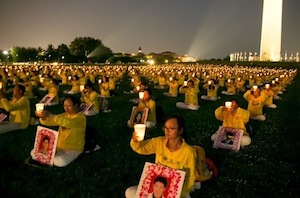 Image for article Washington D.C.: Vigilia a la luz de las velas para recordar a las víctimas de 22 años de persecución