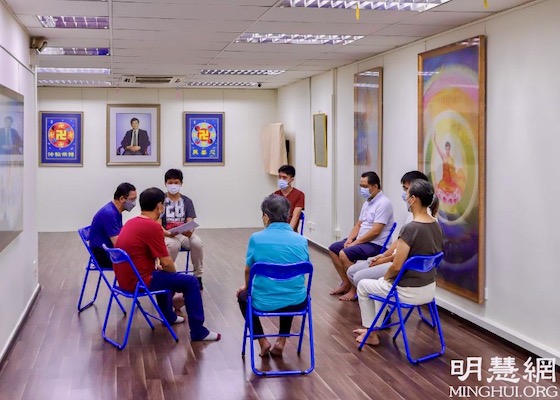 Image for article Singapur: Nuevos practicantes se benefician de una clase de Falun Dafa de nueve días