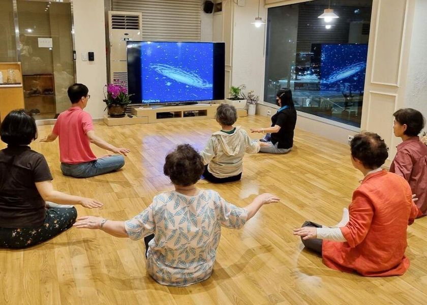 Image for article Corea del Sur: Los nuevos practicantes agradecen la oportunidad de aprender Falun Dafa