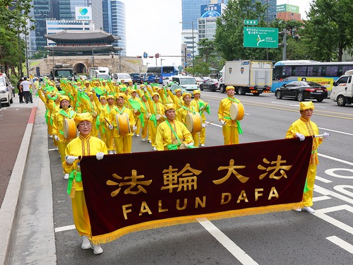 Image for article ​Seúl, Corea del Sur: manifestación y desfile para protestar pacíficamente contra la persecución a Falun Dafa en China