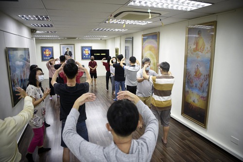 Image for article Singapur: nuevos practicantes se sienten inspirados después de asistir a la serie de conferencias de nueve días de Falun Dafa
