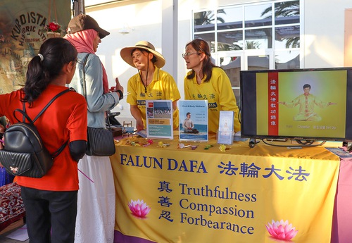 Image for article Los Ángeles, EE. UU.: Presentación de Falun Dafa en el Festival de la Aldea Global de Irvine