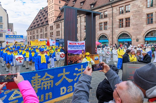 Image for article Núremberg, Alemania: Manifestación por el fin de los abusos del PCCh contra los derechos humanos de Falun Dafa en China