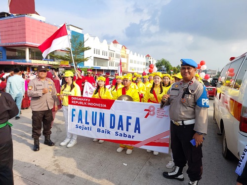 Image for article Batam, Indonesia: Practicantes de Falun Dafa participan en las celebraciones del Día de la Independencia