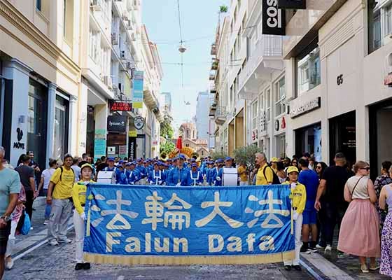 Image for article Grecia: Los desfiles en Atenas centran la atención en la persecución en China