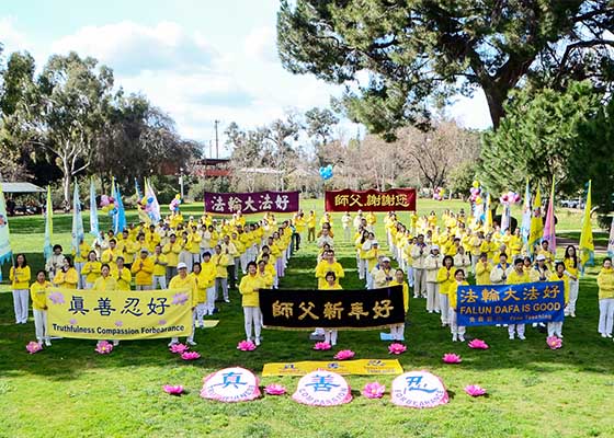 Image for article Los Ángeles: Practicantes de Falun Dafa desean a Shifu un feliz Año Nuevo Chino