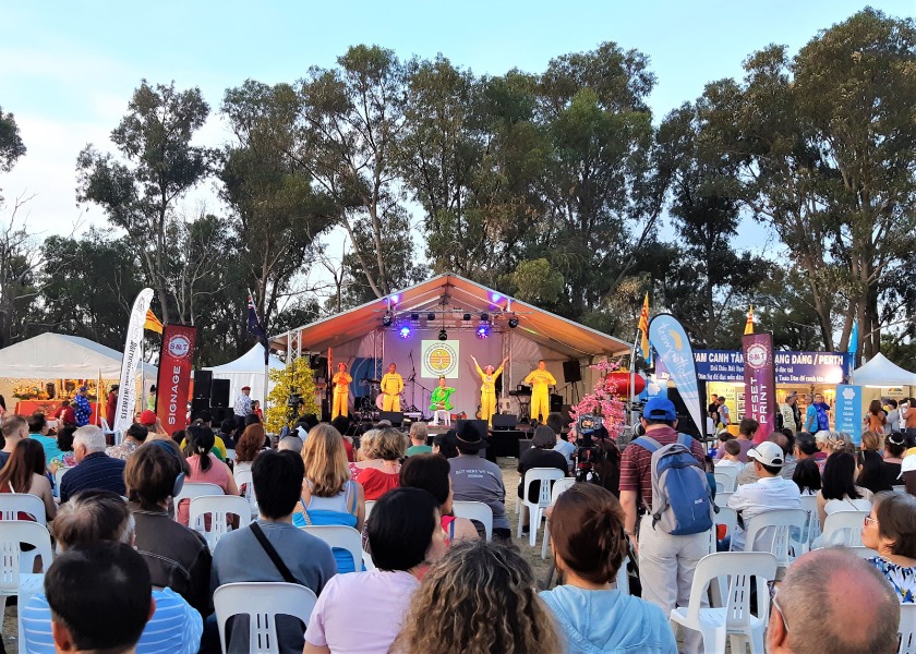 Image for article Perth, Australia: Presentación de Falun Dafa en la celebración del Año Nuevo Chino