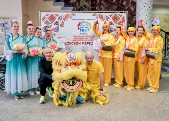 Image for article Rusia: Presentación de Falun Dafa en un festival cultural en Ryazan