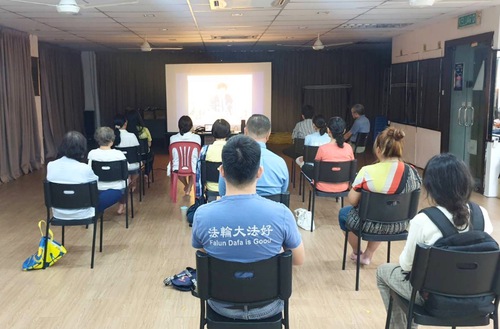 Image for article Kuala Lumpur, Malasia: Nuevos practicantes aprenden Falun Dafa a través del Seminario de 9 días