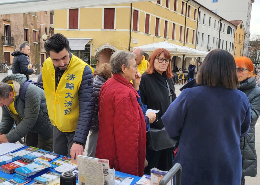 Image for article Italia: los practicantes dan a conocer Falun Dafa a los vecinos de muchas ciudades