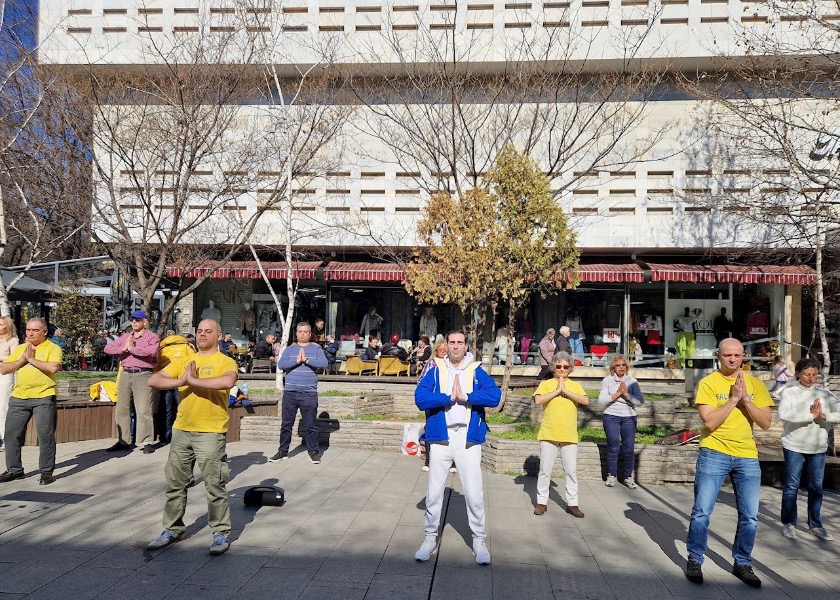 Image for article Bulgaria: La gente apoya a Falun Dafa durante los eventos en Stara Zagora