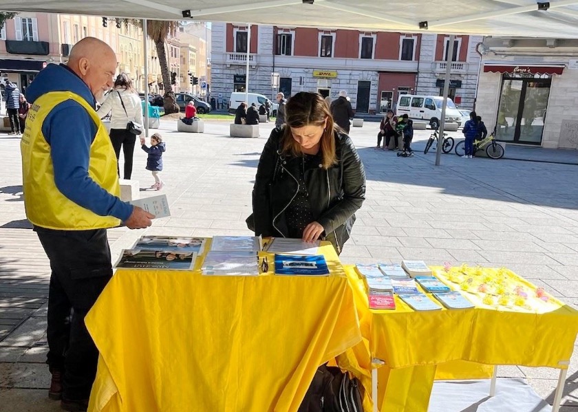 Image for article Italia: el público apoya a Falun Dafa en Cagliari