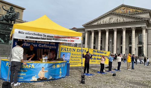 Image for article Alemania: Turistas condenan la persecución del PCCh a Falun Dafa en Múnich