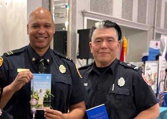 Image for article Markham, Ontario: Oficiales de policía expresan su apoyo a Falun Dafa en un evento comunitario