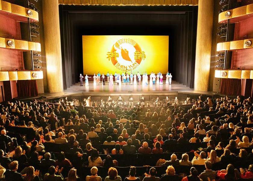 Image for article El tour 2016 de la Orquesta Sinfónica de Shen Yun concluye con una gran ovación en Chicago